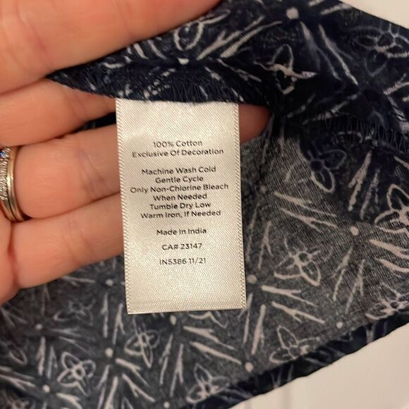 Talbots cotton blue printed smocked neck blouse medium - Picture 4 of 10